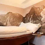 Wohngemeinschaft Hostel *