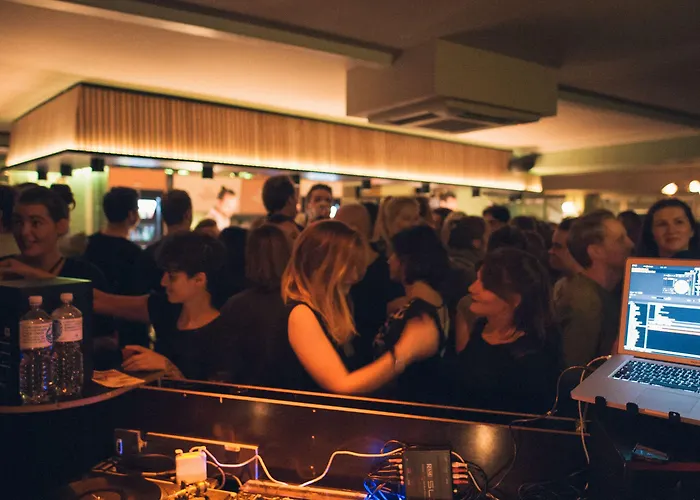 디 본게마인샤프트 호스텔 *