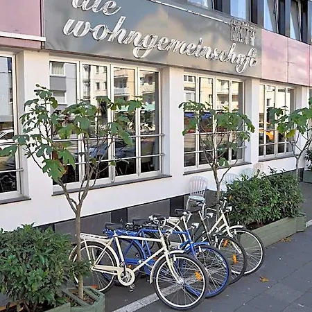 Wohngemeinschaft Hostel *